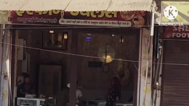 कोल: रोरावर क्षेत्र में लोकतंत्र के त्यौहार के अवसर पर सार्वजनिक अवकाश होने पर भी बाजारों में दुकानों को खुला हुआ देखा गया