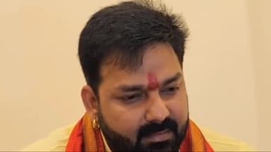 डेहरी: पावर स्टार पवन सिंह ने पाली रोड स्थित एक निजी होटल में की PC,कहा-हर हाल में लड़ेंगे काराकाट से चुनाव,नहीं लेंगे U •Turn