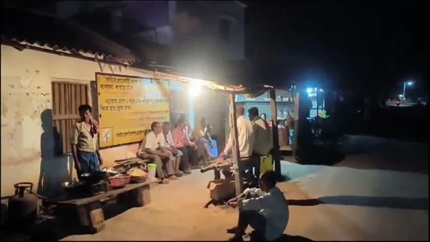 গোঘাট ১: পশ্চিমপাড়া এলাকায় দলীয় পতাকা টাঙানোর সময় তৃণমূল কর্মীকে ব্লেড দিয়ে হামলার অভিযোগ BJP র বিরুদ্ধে।অভিযোগ অস্বীকার BJP র
