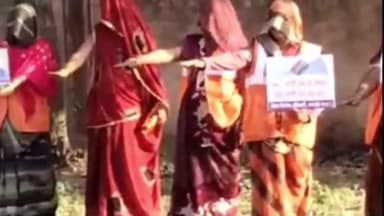 मंदसौर: नगर पालिका के सफाई मित्रों की मतदान करने की अपील गांधी चौराहे से जागरूकता रैली निकालकर वोट करने की दिलाई शपथ।