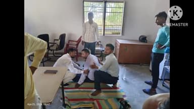 थरथरी: उच्च विद्यालय भतहर के शिक्षक की अचानक तबियत बिगड़ी। प्राथमिक स्वास्थ्य केन्द्र थरथरी में कराया गया भर्ती