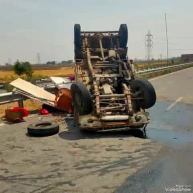 दावथ: मलियाबाग एन एच 30 पर अनियंत्रित पिकअप वाहन पलटने से एक व्यक्ती की हुई मौत साथ ही 09 हुए गम्भीर रूप से जख्मी।