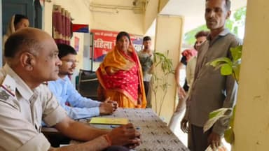 रघुनाथपुर: रघुनाथपुर थाना परिसर में लगा जनता दरबार