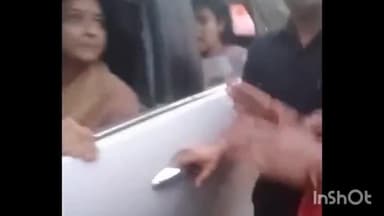 गुना नगर: महिलाओं पर नाराज हुई महारानी प्रियदर्शनी राजे, खजूरी गांव का वीडियो हुआ वायरल, कहा, खुद अपना काम करना सीखो