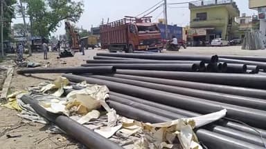 पंचकूला: बरवाला पावर हाउस के नजदीक अनियंत्रित हुआ लोहे के पाइप से भरा कैंटर, दो व्यक्ति बाल बाल बचे