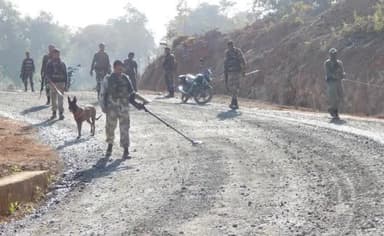 मणिपुर के हुए उग्रवादी हमले में सीआरपीएफ के दो जवान शहीद 
#manipurnews #crpfjawan #hamla 
#sadlines