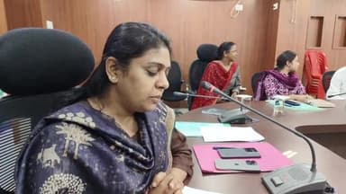 कोडरमा: कुल24मतदान केंद्र पहुंचने में असक्षम मतदाताओं को उनके घर पर ही जिला प्रशासन द्वारा कराया जाएगा मतदान-DC मेघा भारद्वाज