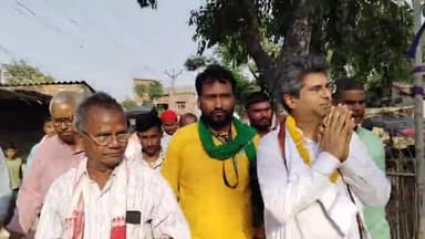 #वाल्मीकीनगर #लोकसभा @RJDforIndia के प्रत्याशी  श्री @milinddeora जी के साथ #लौरिया_विधानसभा के विभिन्न पंचायतों में जन संपर्क और नुकड़ सभा कर अपने उम्मीदवार के लिए वोट मांगा और श्री @yadavtejashwi जी के विजन को जनता के बीच रखा - मुकेश यादव