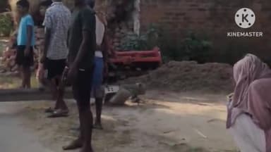 आंदर: फाजिलपुर गांव में अज्ञात वाहन ने बिजली पोल में मारी टक्कर सड़क पर टूटकर गिरा आवागमन हुआ बाधित