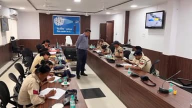 सोहागपुर: कलेक्ट्रेट कार्यालय के विराट सभागार में मेंटरशिप विधा के माध्यम से नव प्रशिक्षित आरक्षकों को दिया गया प्रशिक्षण