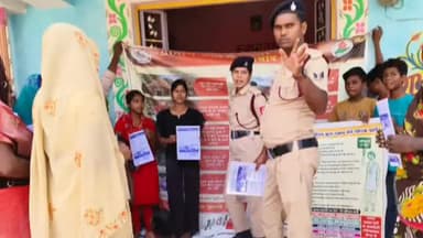 विभूतिपुर: विभूतिपुर के बसौना टोला में मॉकड्रिल के माध्यम से आग से सुरक्षा व बचाव की जानकारी देते हुए पंपलेट किया गया वितरण