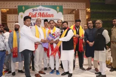 सर्व समाज राष्ट्रीय महासंघ द्वारा आयोजित ईद मिलन कार्यक्रम के दौरान एम.जी.एम क्लब दारियागंज दिल्ली।
MGM Club Daryaganj Delhi during the Eid Milan program organized by Sarva Samaj Rashtriya Mahasangh.
Rajendra yadav National President Bharat