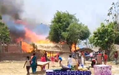 कैसरगंज: कैसरगंज क्षेत्र में अज्ञात कारणों से लगी आग, कई घर जलकर हुए राख