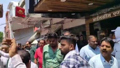 सोहागपुर: सब्जी मंडी में अतिक्रमण हटाने गए नगर पालिका के कर्मचारियों से दुकानदारों ने किया विवाद घंटा होता रहा बात विवाद