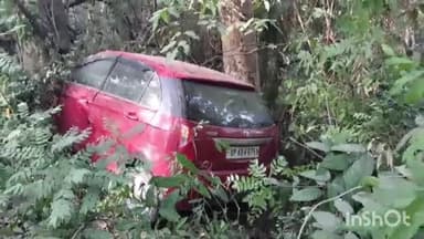 मिहींपुरवा: मोतीपुर से बिछिया की तरफ जाने वाले सड़क मार्ग पर मोटे बाबा के पास बाइक व कार की आपस में हुई भिड़ंत, 5 लोग हुए घायल