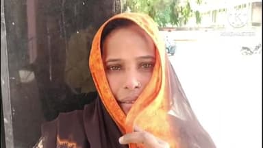 कोल: शराब के नशे में युवक ने पत्नी और बेटी को बेरहमी से पीटा, निकला घर के बाहर, मामला थाना सासनी गेट क्षेत्र का है