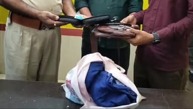 डेहरी: आरपीएफ ने रेलवे स्टेशन से एक यात्री का खोया हुआ सामान किया बरामद, पहचान करा सही सलामत यात्री को सौपा