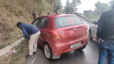 शिमला ग्रामीण: ग्रामीण शिमला के शोघी के पास दो कारों में हुई टक्कर, दो व्यक्ति हुए घायल