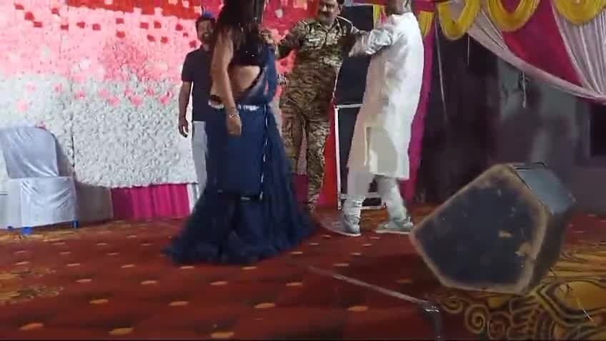 मप्र मैहर दरोगा जी को नचनिया के साथ वर्दी में ठुमका लगाना महंगा पड़ा,सस्पेंड
#maihar #satna #satna_news #mppolice #bjp