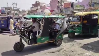 भिवानी: पूर्व जिला पार्षद ईश्वर मान ने भिवानी के महम गेट पर किया अनूठे अंदाज में प्रदर्शन,भिवानी के सर्कुलर रोड व अंदरूनी सड़क