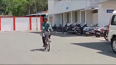 सोहागपुर: जिले सहित प्रदेश भर में नि:शुल्क सेनेटरी पैड वितरण को लेकर साइकिल यात्रा पर निकले एक व्यक्ति ने कलेक्टर को सौंपा ज्ञापन