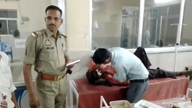 घाटमपुर: भदरस रोड पर पानी टंकी के समीप पानी पुरी के ठेले में जा घुसा बाइक सवार युवक, दो लोग हुए घायल