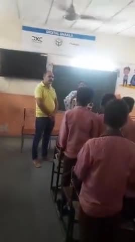 सड़क_सुरक्षा_पखवाड़ा के अंतर्गत 7x वेलफेयर टीम एवं ट्रैफिक वालंटियर एवं महिला पुलिस द्वारा पूर्व माध्यमिक विद्यालय हरौला नॉएडा के छात्र–छात्राओं को #सड़क_सुरक्षा_जीवन_रक्षा के विषय एवं यातायात नियमों/संकेतों के प्रति जागरूक किया गया