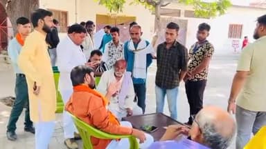 मलिहाबाद: केंद्रीय राज्यमंत्री कौशल किशोर ने दुबग्गा आवास पर सुनी लोगों की समस्याएं, करवाया निस्तारण