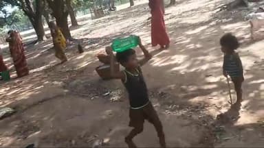 #कोल्लूहा #पंचायत के #कुमरडीह महा दलित टोला में #पानी का #किलत्त एक #सरकारी #चापाकल है उस में ही थोड़ा बहुत पानी आता है बाकी #नल #जल का #पाईप #लाईन #फटे कई #महीने हो गए उसे ठीक नही किया जा रहा है पानी के लिए #तरस रहे है #महा #दलित #समाज,