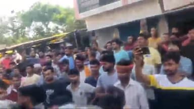 खजनी: अवैध खनन में लगी ट्राली से रामपुर मलौली गाँव के बच्चे की दर्दनाक मौत- परिजनों का आरोप पुलिस सूचना दिये बगैर शव को भेज दी