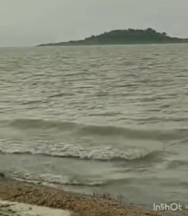 चितरंगी: पुलिस चौकी गोभा अंतर्गत करौटी खटखरिया रिहंद डैम में एक युवक डूबा जिसका इलाज के दौरान हुई मौत।