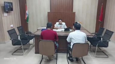 गोरखपुर: वरिष्ठ पुलिस अधीक्षक जनपद गोरखपुर में अपने कार्यालय में फरियादियों की सुनी फरियाद निस्तारण के लिए निर्देश