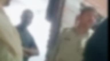 कोल: क्वार्सी क्षेत्र में पति ने पत्नी को प्रेमी के साथ कमरे में रंगे हाथों पकड़ा, जमकर हुआ हंगामा