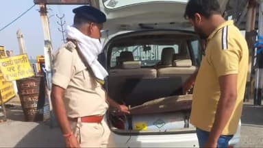 डेहरी: लोकसभा चुनाव के मद्देनजर डेहरी सहित विभिन्न इलाके में पुलिस ने चलाया सघन वाहन जांच अभियान, वसूला 539500 का जुर्माना ।