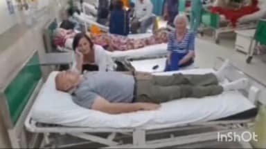 आगरा: ताजगंज स्थित ताजमहल परिसर में बिगड़ी विदेशी पर्यटक की तबियत,जानकारी देते पर्यटक के गाइड मेहंदी रिजवी