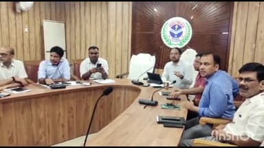 गोरखपुर: नगर आयुक्त ने जोन 7 एवं 8 में डोर टू डोर कलेक्शन एवं सफाई व्यवस्था की जानकारी के लिए किया बैठक कई वाहन चालकों को हटाया