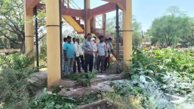 गुण्डरदेही: गुंडरदेही नगर पंचायत के वार्ड क्र. 14,15 के पानी टंकी के चेंबर में मरा पड़ा था सुवर, जांच में पहुंचे एसडीएम सुरेश साहू