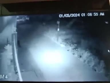 गोरखपुर-तारामंडल के भरवलिया में चोरी करने की कोशिश वीडियो सीसीटीव में कैद पार्षद के सामने गली में नही है स्ट्रीट लाइट