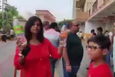 गाज़ियाबाद: इंदिरापुरम स्थित साया गोल्ड सोसाइटी में दूषित पानी पीने से 200 से अधिक लोग हुए बीमार, लोगों ने जताया विरोध