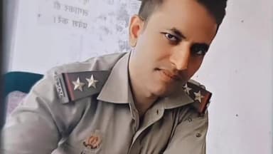 गोरखपुर: बीआरडी मेडिकल कॉलेज गोरखपुर में इलाज के दौरान जहर खाने वाले दरोगा की हुई मौत