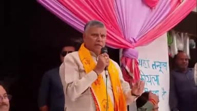 भोगांव: कस्बा आलीपुर खेड़ा के मिलिकिया चौराहे पर कारागार व होमगार्ड मंत्री धर्मवीर प्रजापति ने नुक्कड़ सभा को किया संबोधित