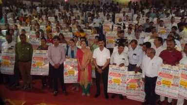 हरदोई: रसखान प्रेक्षागृह में डीएम ने ग्राम प्रधानों के साथ किया संवाद,शहर में निकली मतदाता जागरूकता रैली