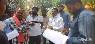 बैतूल: बरसाली में नदी पर पुल निर्माण करने की मांग का मामला गरमाया। प्रशासनिक अधिकारियों और ग्रामीणों के बीच हुई बहस।