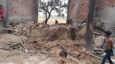 नरकटियागंज: नरकटिया गांव में आग लगने से दो घर जलकर राख