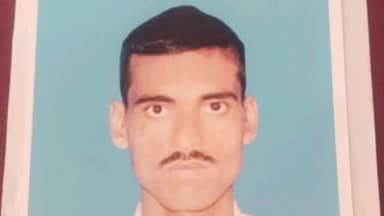 आरा: सूरत से घर आने के दौरान आरा रेलवे स्टेशन से 34 वर्षीय व्यक्ति लापता, परिजनों ने रेल थाने से लगाई तलाश करने की गुहार