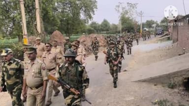 कोल: तीसरे चरण का मतदान शांतिपूर्ण करने को लेकर थाना रोरावर पुलिस के साथ अर्धसैनिक बलों ने क्षेत्र का किया निरीक्षण