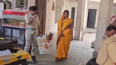 नौबतपुर: थाना क्षेत्र के टरवां गांव में 66वर्षिय बच्ची कि हुई हत्या मामले में मुख्य आरोपी कि मां को गिरफ्तार कर भेजा न्यायालय