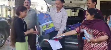 चम्बा: सेवानिवृत्त कृषि उप निदेशक चम्बा ने जरूरतमंद बच्चों में वितरित की पाठ्य सामग्री