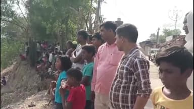 नासरीगंज: महादेवा गांव में सोन नदी में नहाने के दौरान 14 वर्षीय बालक की हुई मौत, पुलिस ने शव को पोस्टमार्टम के लिए अस्पताल भेजा