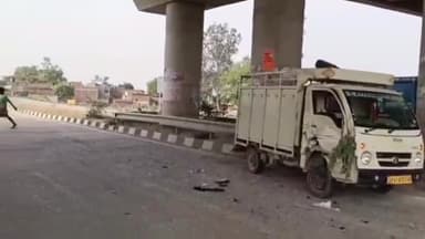 गाज़ीपुर: कैथवली के पास बाइक सवार को बचाने के प्रयास में गलत लेन से आ रहे पिकअप से टकराकर खाई में पलटा डीसीएम, 2 घायल